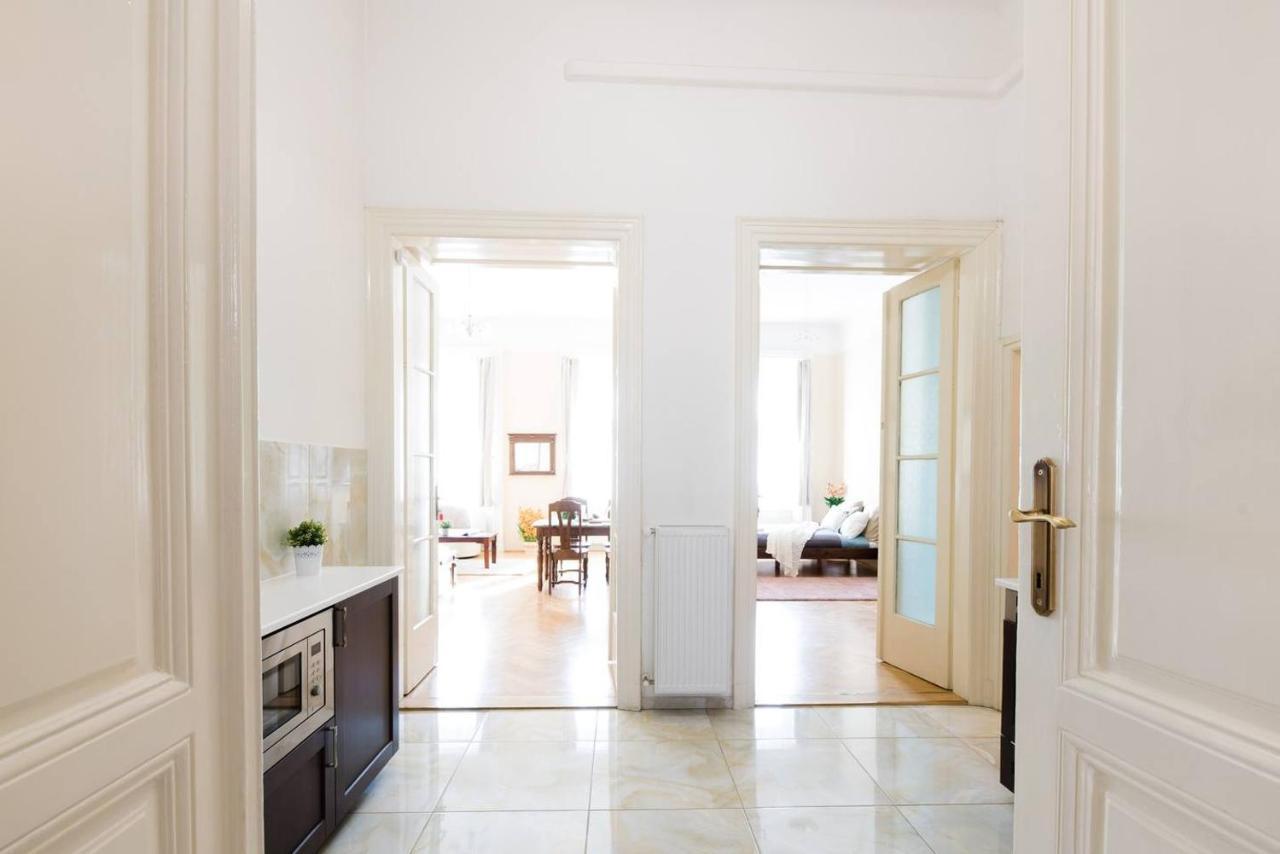 Central Bright And Spacious With 3