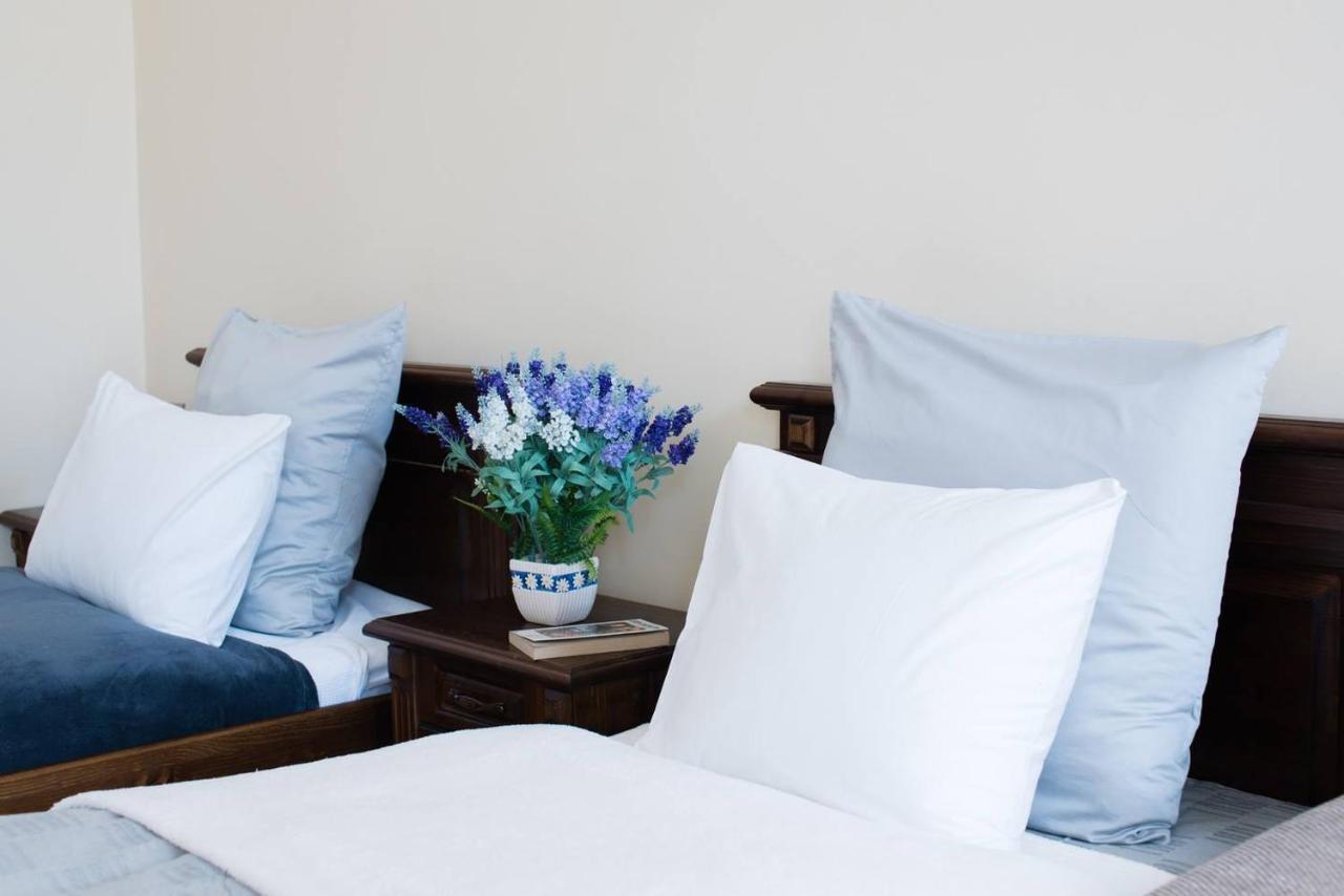 Central Bright And Spacious With 3 Lejlighed *
